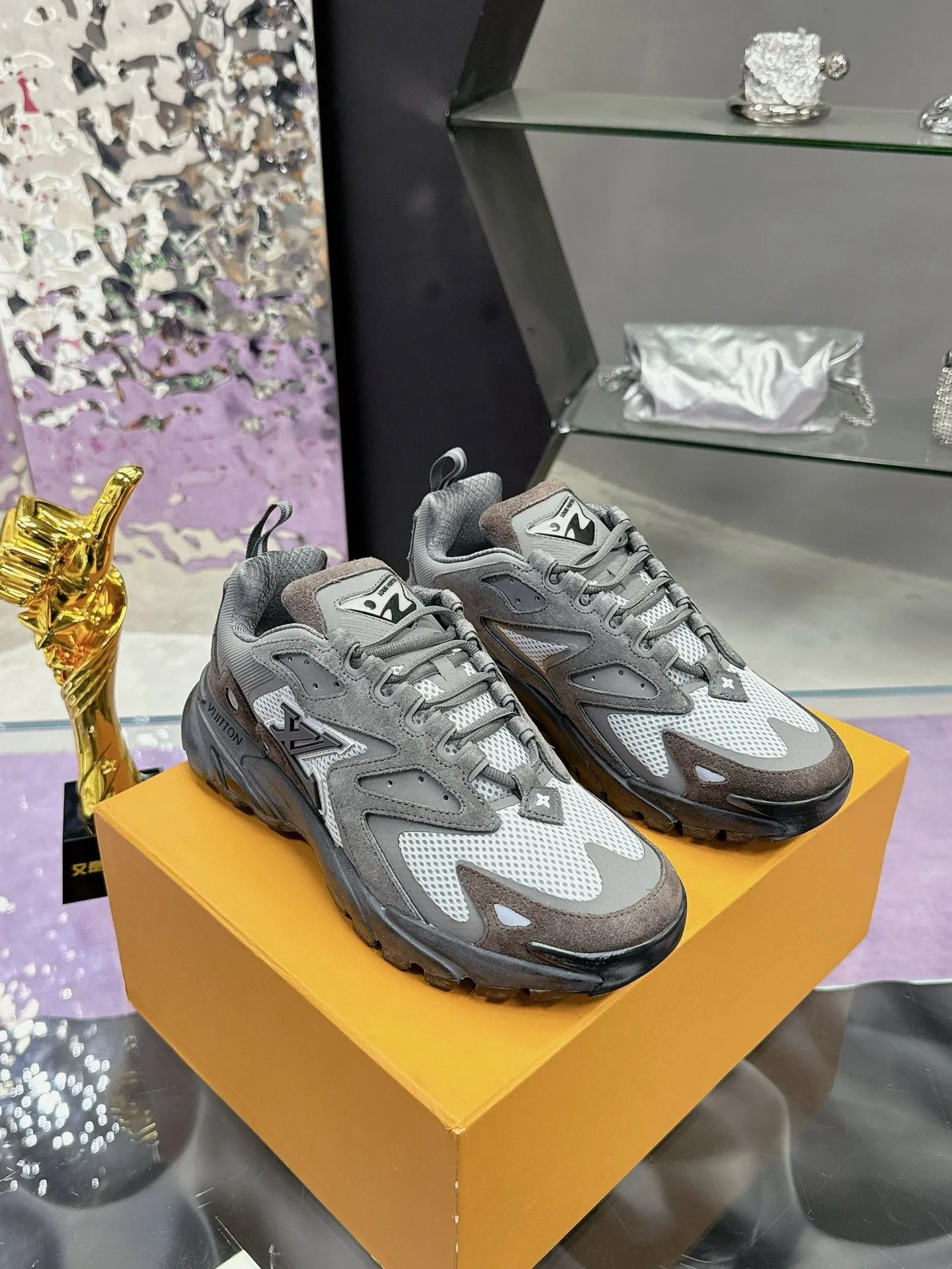 Custom LV Runner Tatic MJ00420