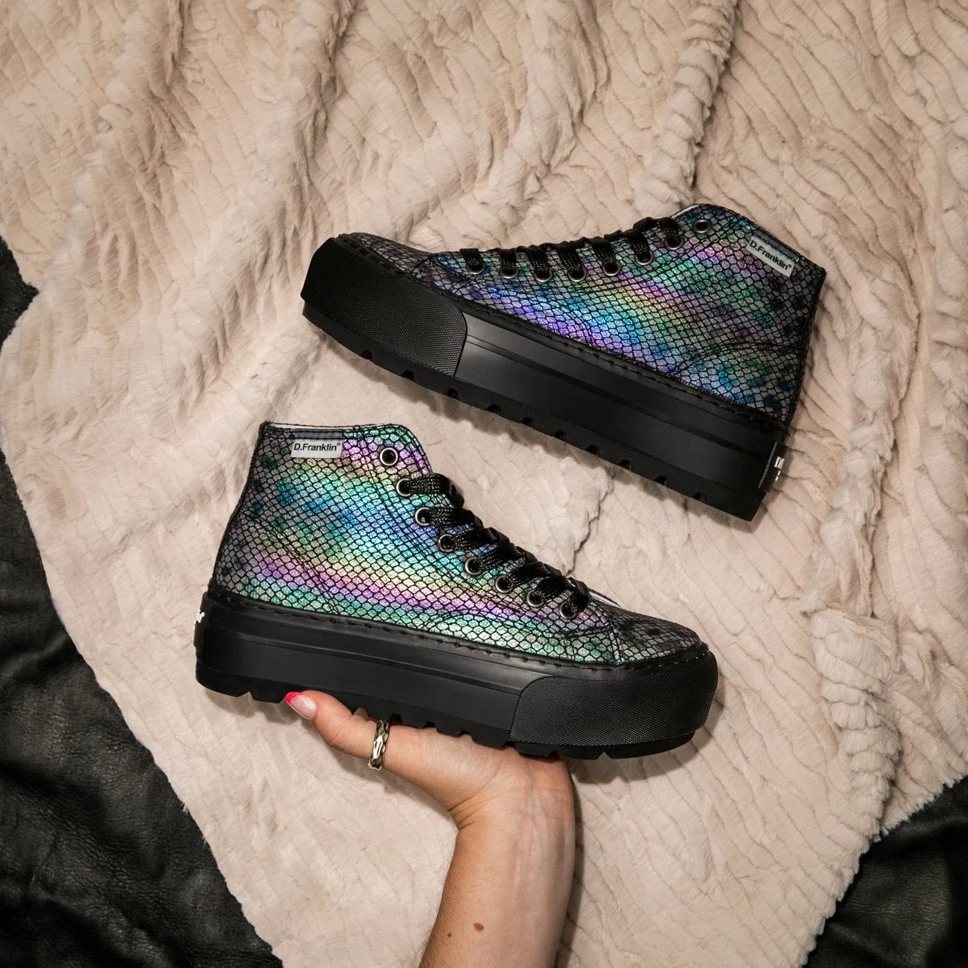 One Way Platform Irid. Snake